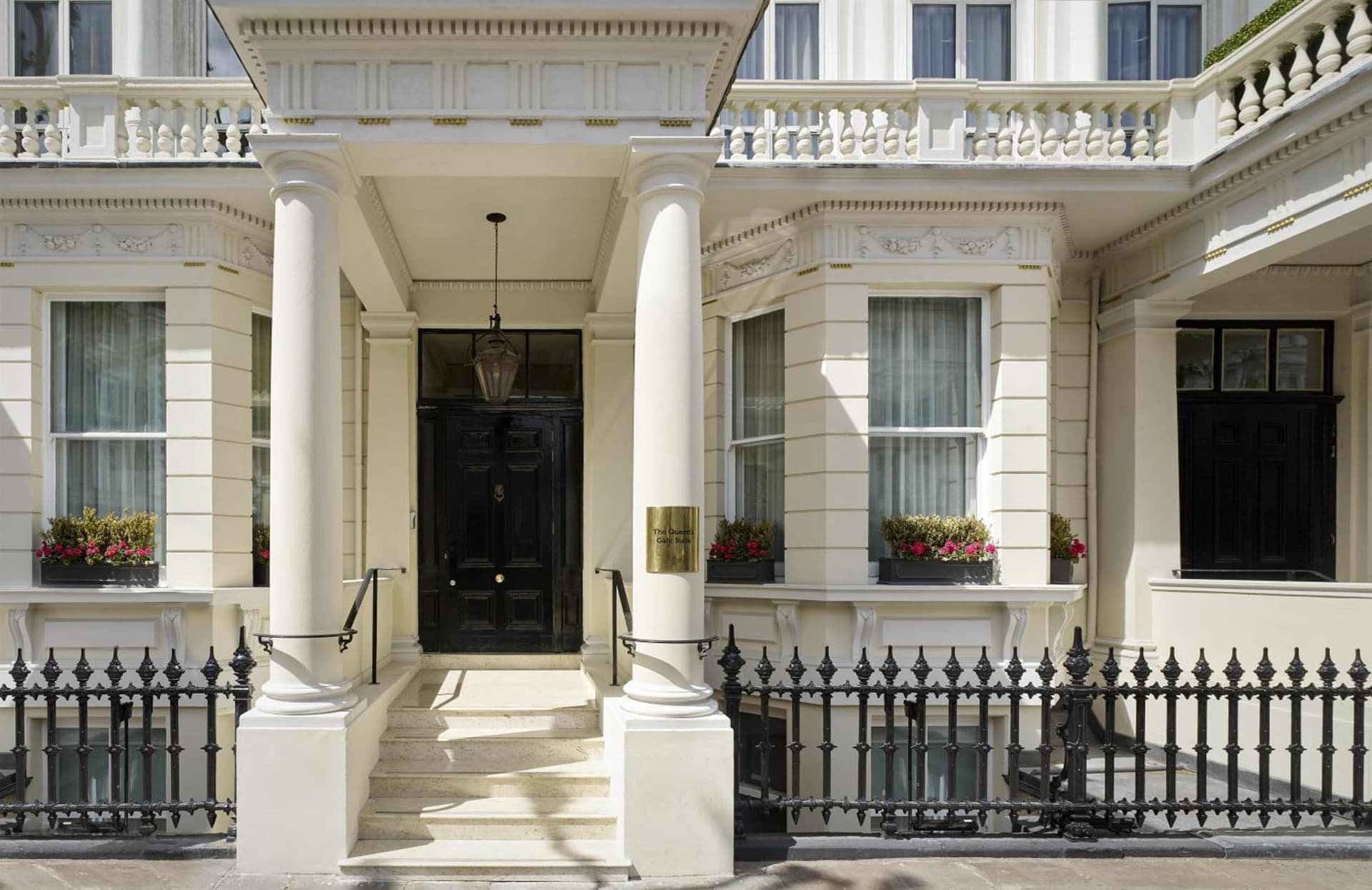100 Queen's Gate Hotel London Kensington, Curio Collection by Hilton