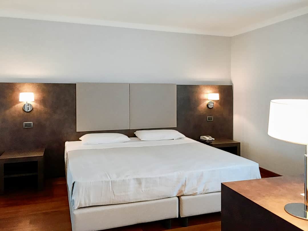 Jet Hotel