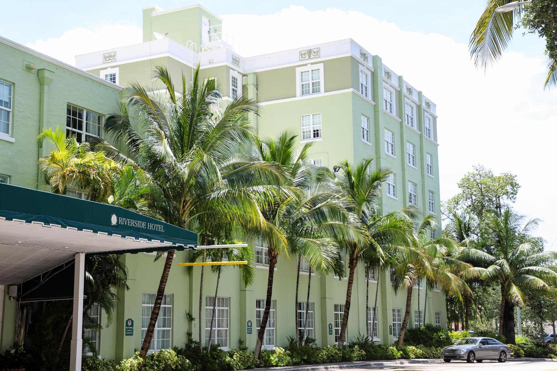 Riverside Hotel